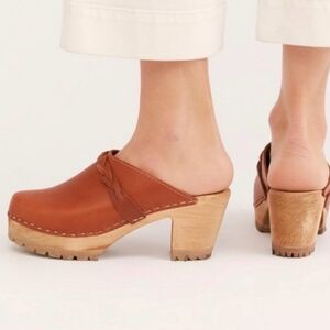 MIA Sweden ELSA Leather Heeled Clogs Mules In Luggage Brown Braided Detail 8